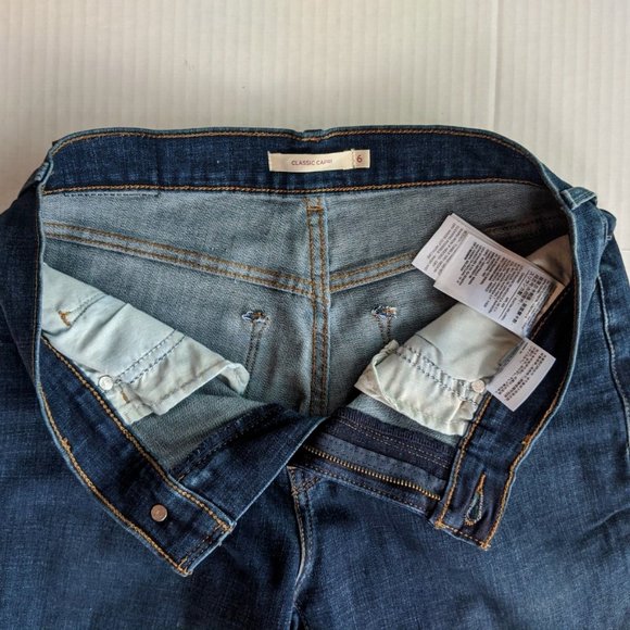Levi Strauss Capri Jeans Womens Size 6 Blue Classic Stretch Denim Medium Wash - Picture 4 of 7
